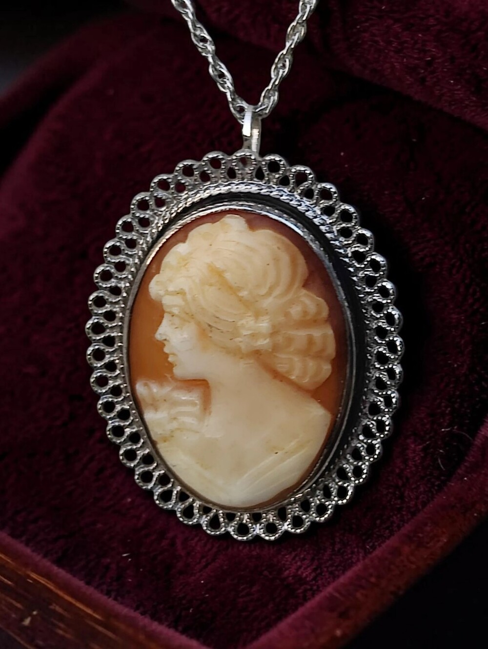 Vintage Sterling Silver Left Facing Genuine Shell Cameo Pendant Necklace